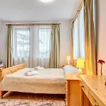 Alpine Haven 2-bedroom Escape, By Flat Mаnager פמפורובו