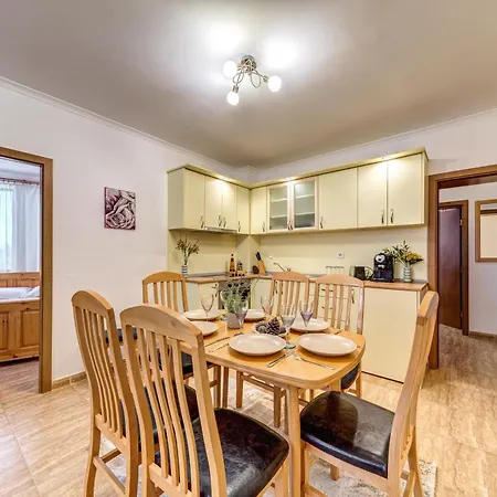 Alpine Haven 2-bedroom Escape, By Flat Mаnager