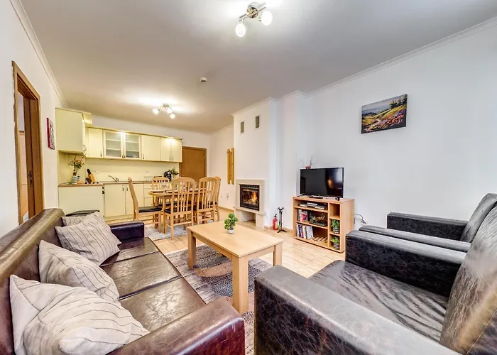 Alpine Haven 2-bedroom Escape, By Flat Mаnager Apartment *